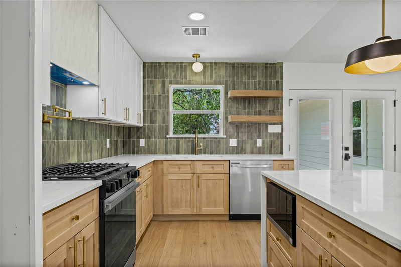 6807 Roanoke Dr — exterior