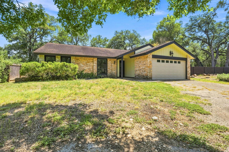 4 & 6 Acacia Dr — exterior