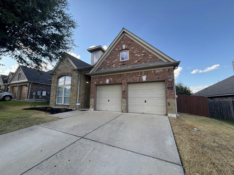 404 E Nakoma Dr — exterior