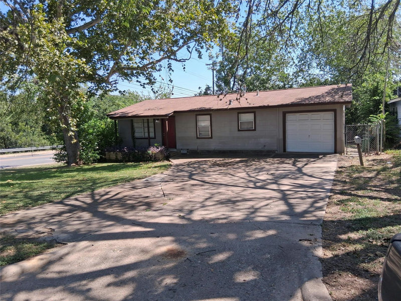 601 Orland Blvd — exterior