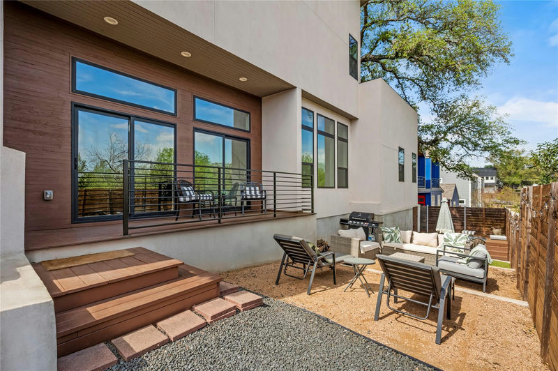 4400 Mount Vernon Dr #B — exterior