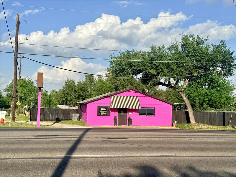 1406 N Bell Blvd — exterior