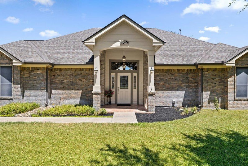 5421 FM 619 — exterior