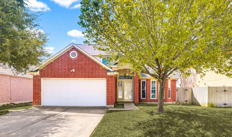 216 Sunshadow Dr — exterior