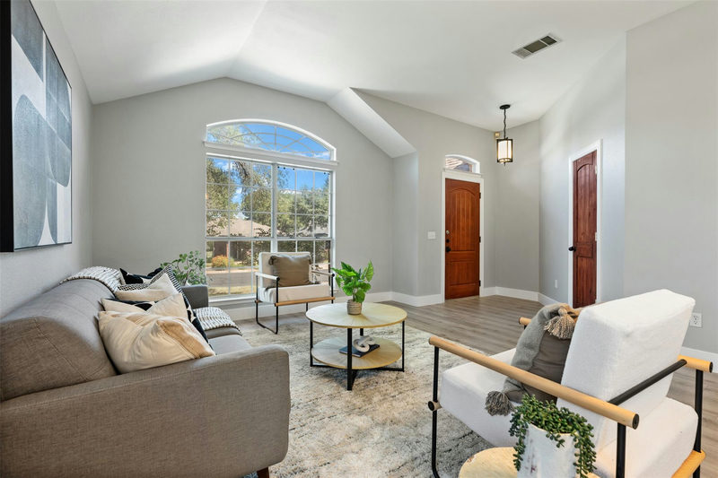 8009 Nairn Dr — exterior