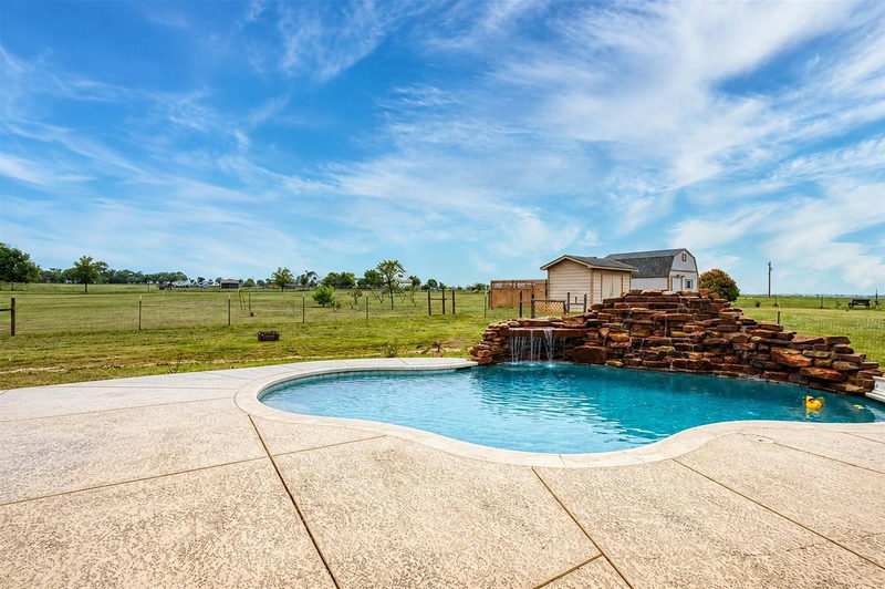 1103 County Road 149 Rd — exterior