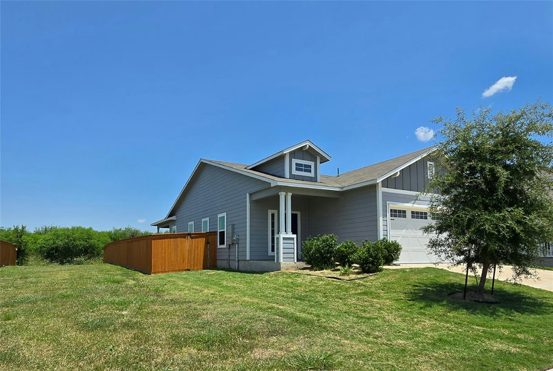 124 Edward R Gaytan St — exterior
