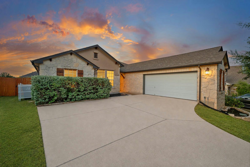 545 Manchester Ln — exterior
