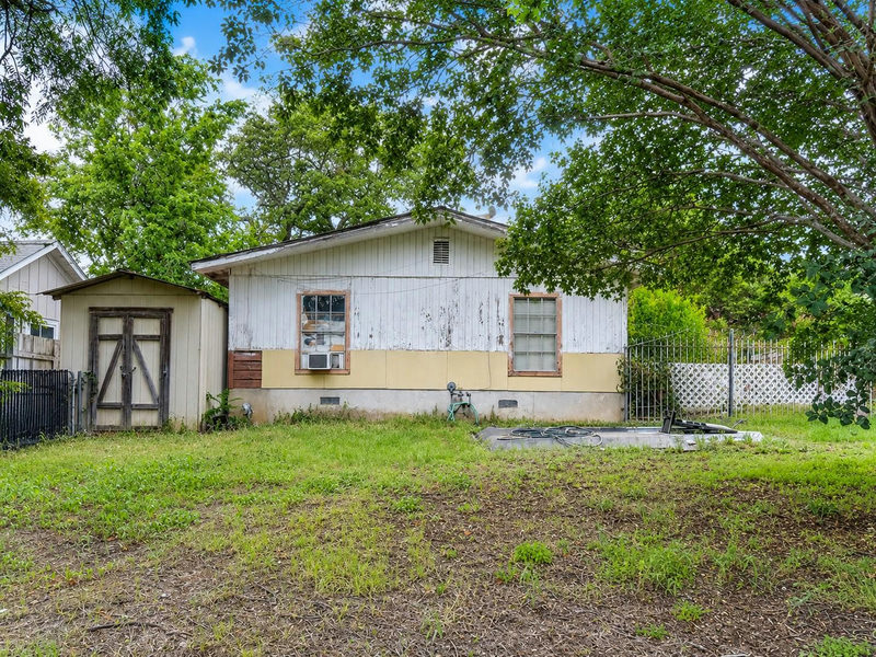 935 Olive St — exterior