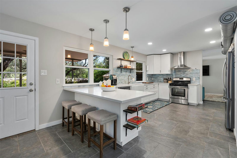 8300 Grayledge Dr — exterior