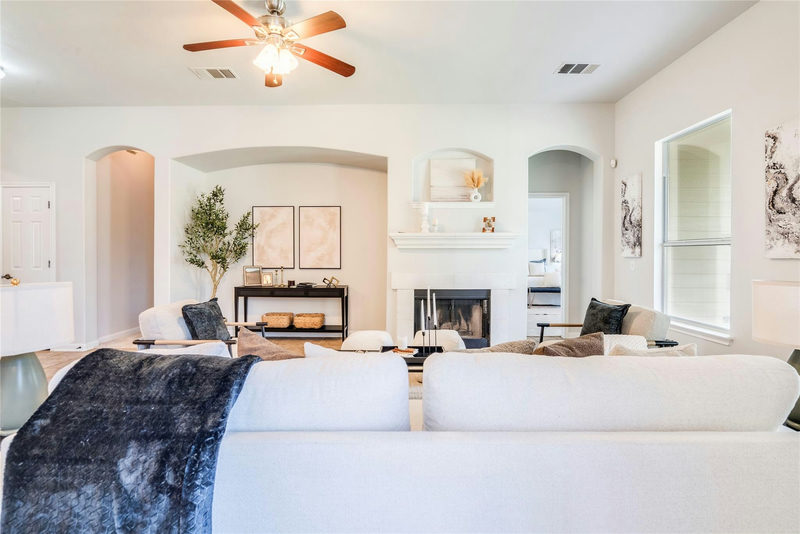 813 Kingston Lacy Blvd — exterior