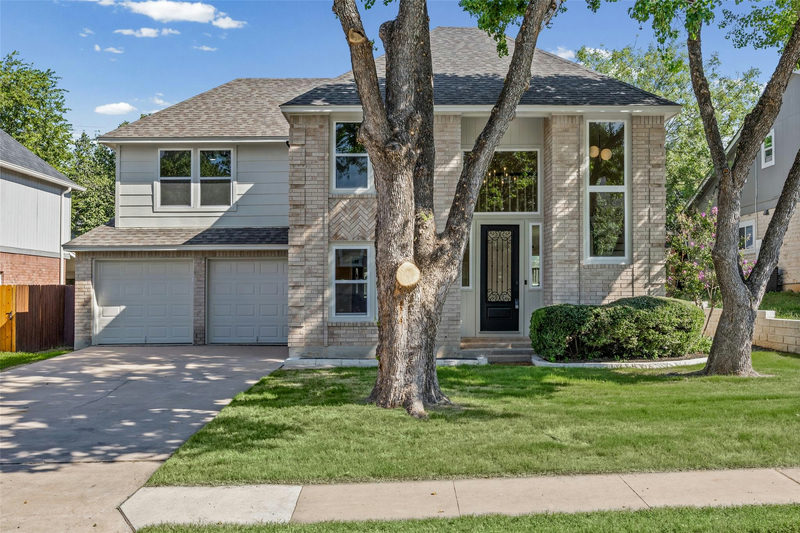 1002 Crestview St — exterior