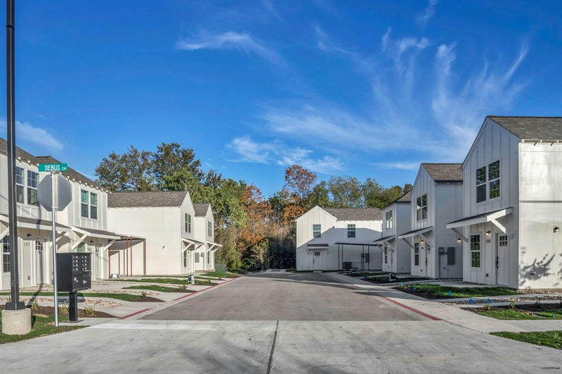 350 Debus St #124 — exterior