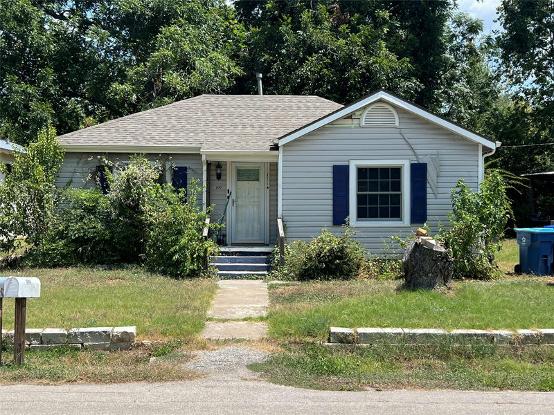 107 W 7th St — exterior