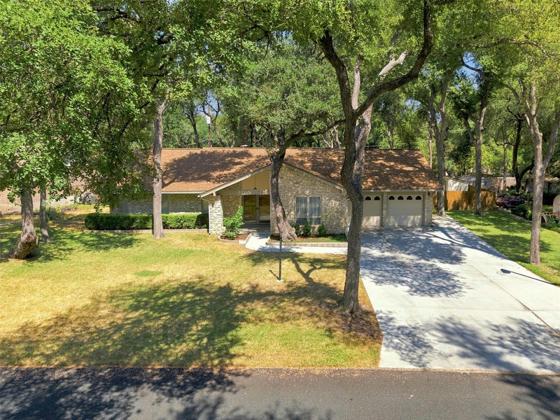 9202 Shady Oaks Dr — exterior