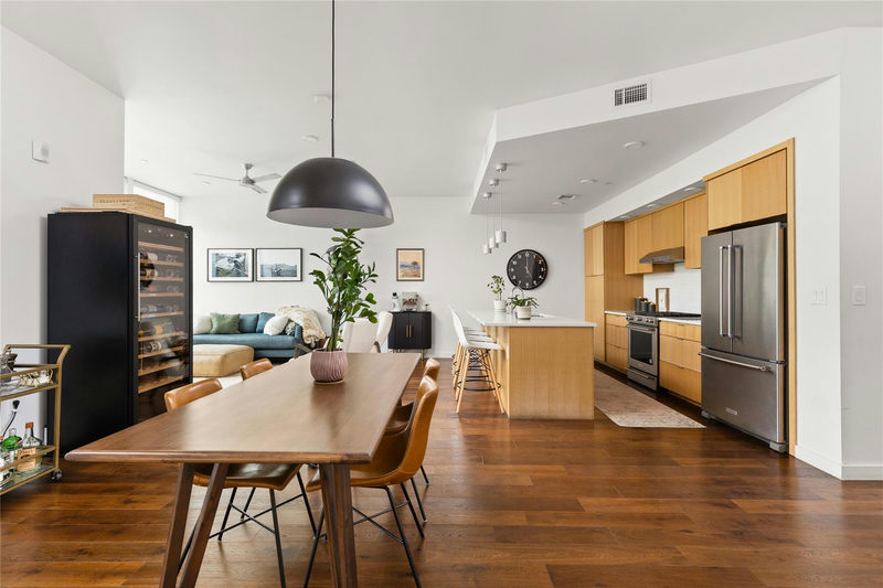 1322 E 12th St #202 — exterior