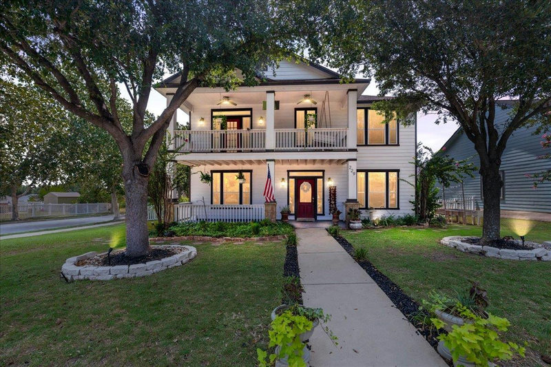 229 McGarity — exterior