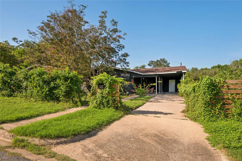 402 Philco Dr — exterior