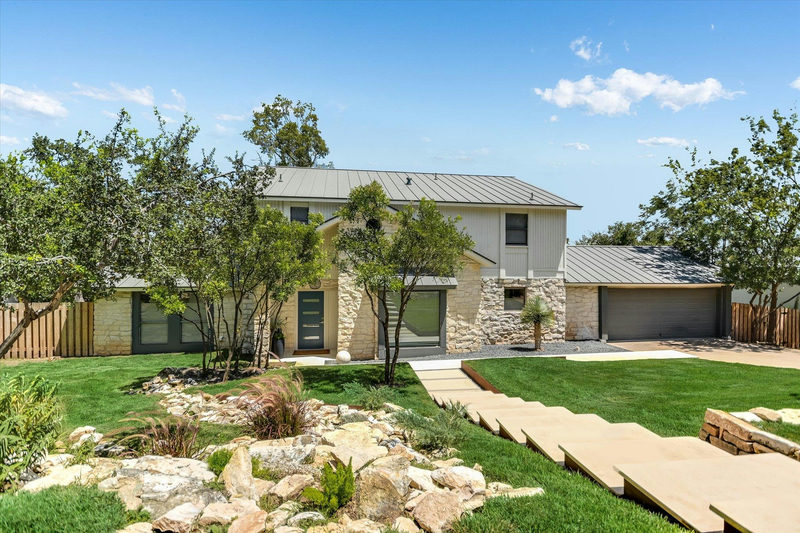 1923 Cypress Pt W