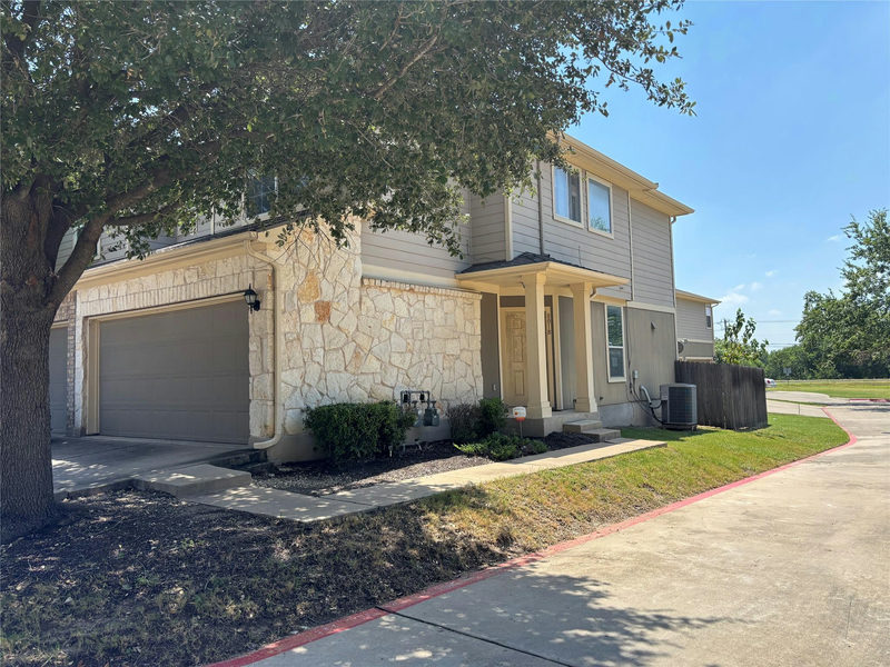 801 Jane Austen Trl #B — exterior