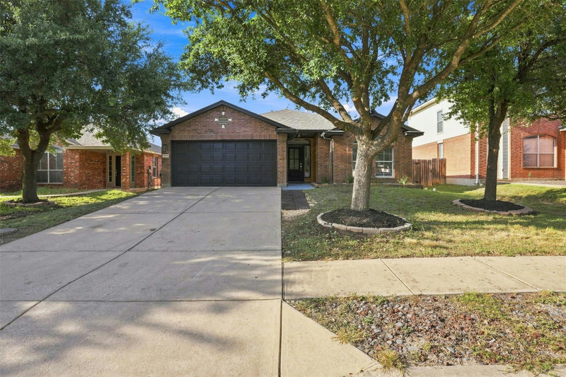1008 Grey Castle Dr — exterior