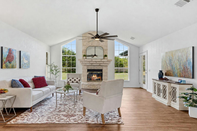 207 Meadow Oaks Dr — exterior