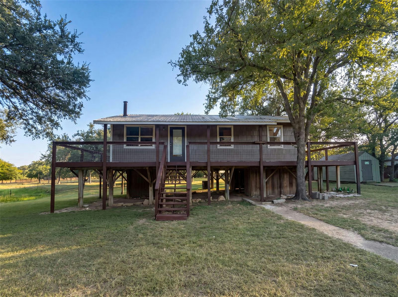 1002 Hummingbird Dr — exterior
