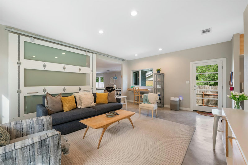 1404 Justin Ln #1 — exterior
