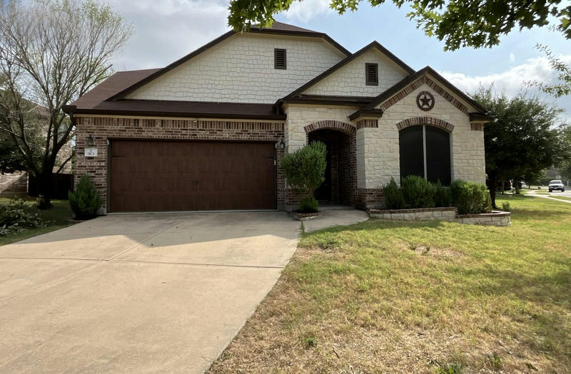 913 Water Hyacinth Loop — exterior