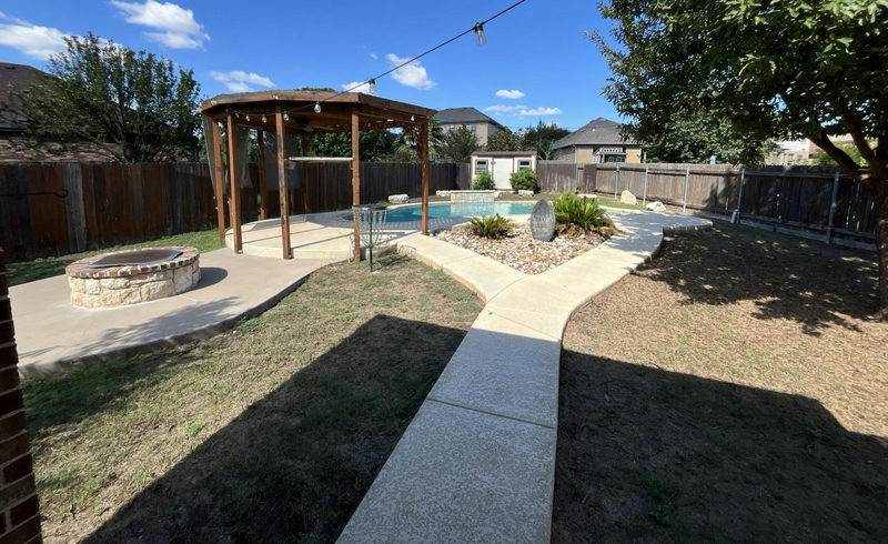 913 Water Hyacinth Loop — exterior