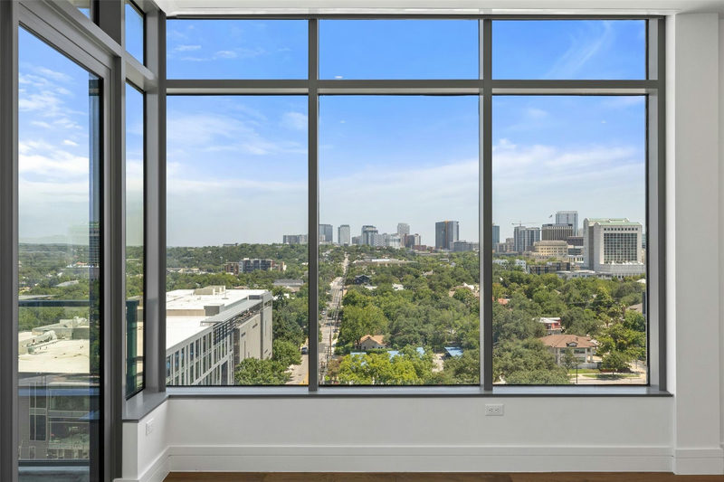 501 West Ave #1304 — exterior