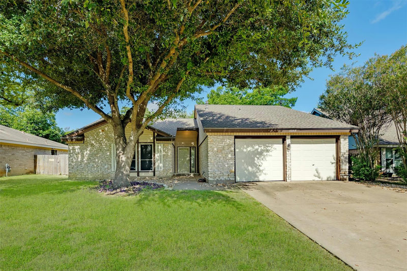 10915 Thicket Trl — exterior