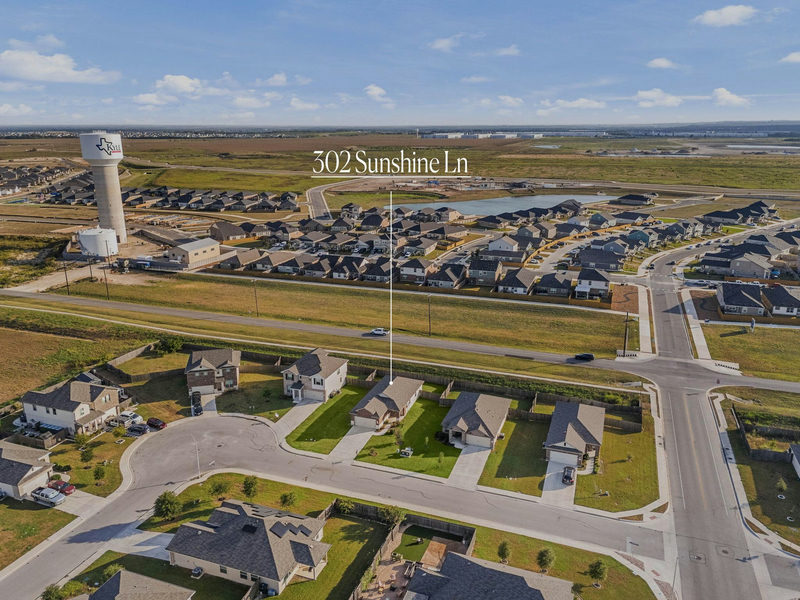 302 Sunshine Ln — exterior