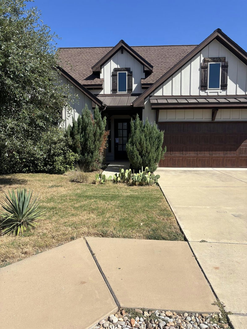 816 Desaix Dr — exterior