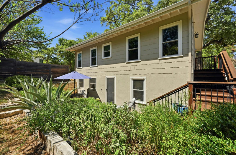 2111 W 12TH St — exterior