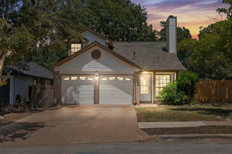 2300 Dowd Ln — exterior