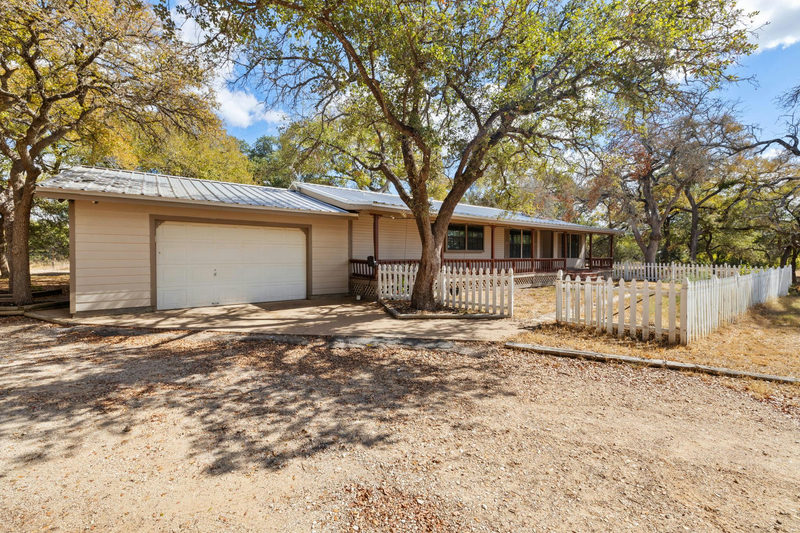 1151 Live Oak Trl — exterior