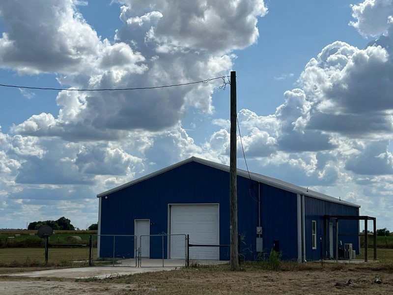 37.86 acres 2000 County Road 453 — exterior