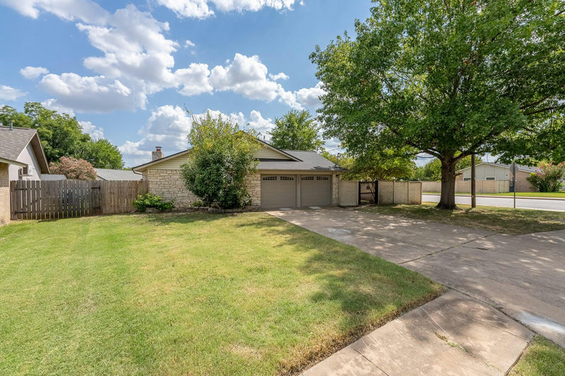 1201 Wayne Dr — exterior
