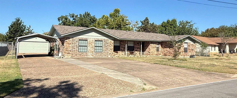 205 Parkway Dr — exterior
