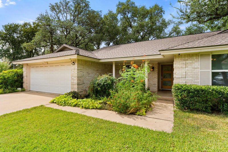 9702 Beauchamp Sq — exterior