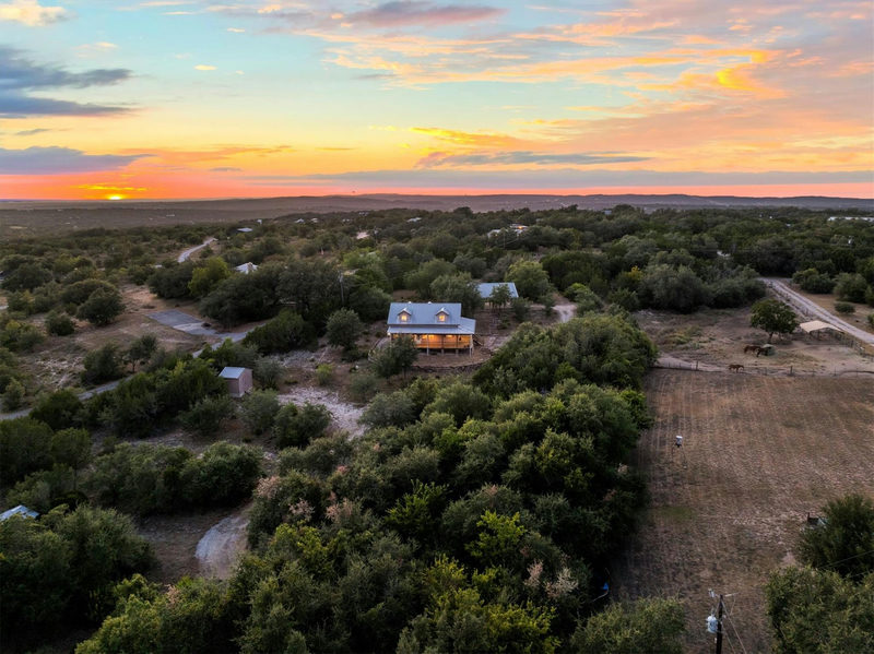 3204 Tabletop Mountain Dr — exterior