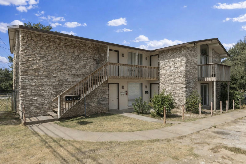 2507 Manor Cir — exterior