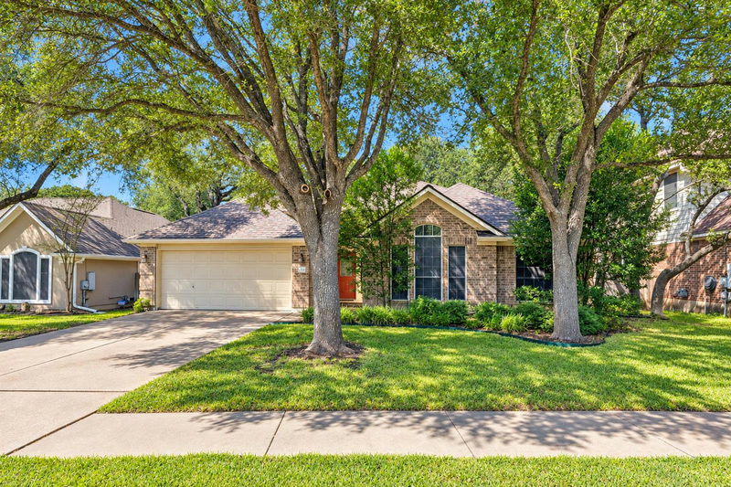 15814 Rustic Ln — exterior