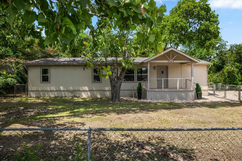 2301 Sumac Ln — exterior