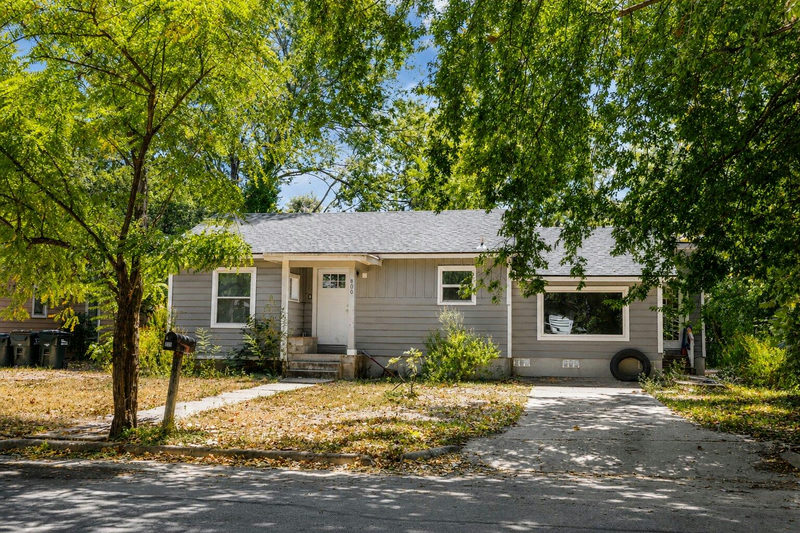 800 Barbara Dr — exterior