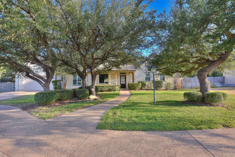 111 Pecos Ct — exterior