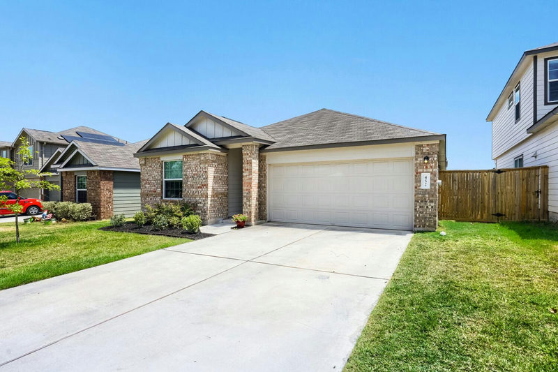 452 Perfect World Loop — exterior