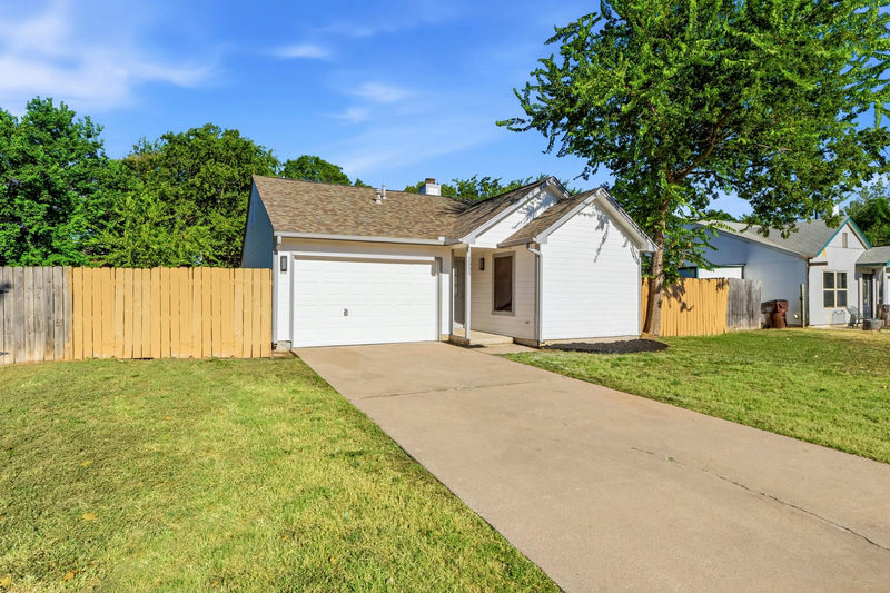 2000 Andover Dr — exterior