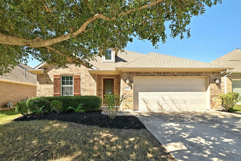 8206 Arezzo Dr — exterior